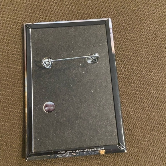 Vintage Pin Back Button Walmart Promotional King Kong movie 90s - Picture 2 of 2